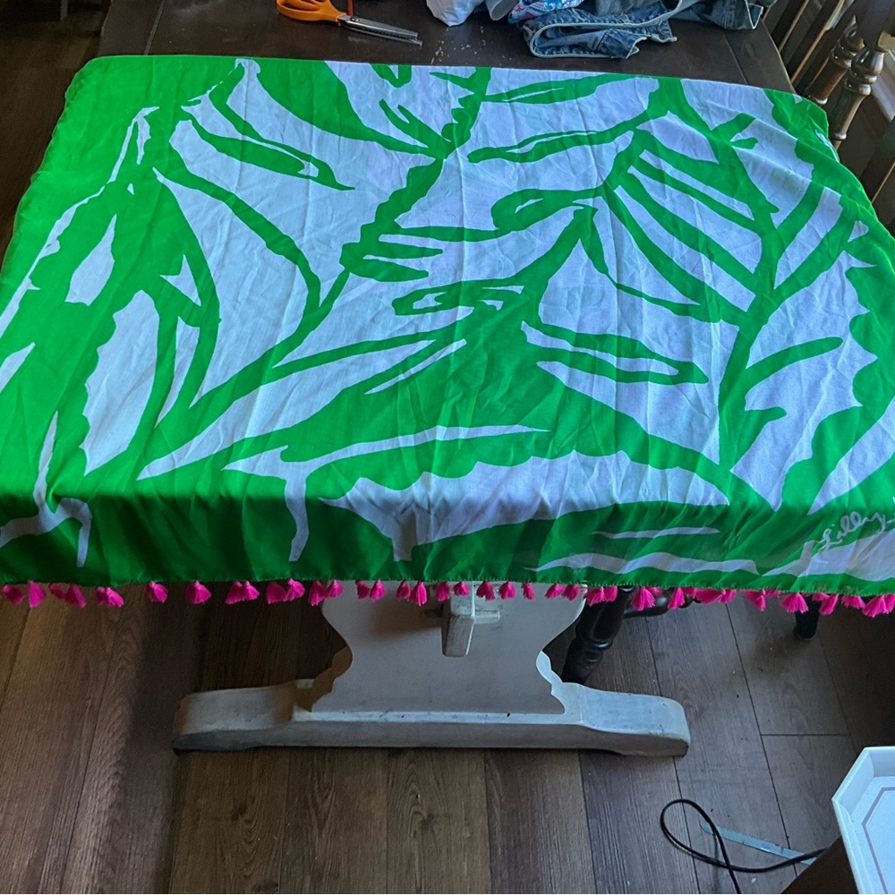 Lilly Pulitzer scarf - Picture 8 of 9